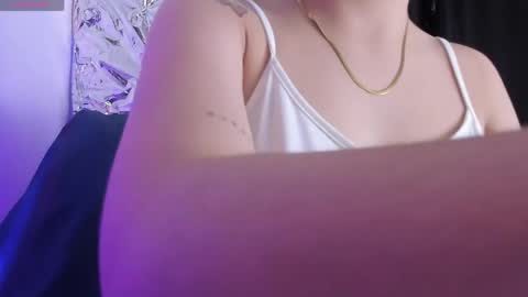 Queen B online show from April 16, 2026, 6:30 pm