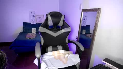 babenik_666 online show from November 25, 2025, 4:01 am