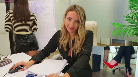 Snapshot of babesgowild chatting on December 4, 2024, 2:53 am Olivia and Lexi online show from December 4, 2024, 2:53 am