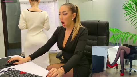 Snapshot of babesgowild chatting on January 29, 2025, 8:56 pm Olivia and Lexi online show from January 29, 2025, 8:56 pm