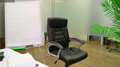 Snapshot of babesgowild chatting on February 14, 2025, 8:31 am Olivia and Lexi online show from February 14, 2025, 8:31 am