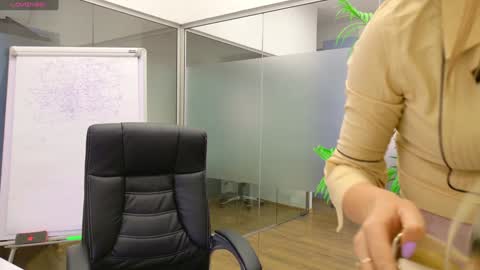 Snapshot of babesgowild chatting on March 6, 2025, 5:14 am Olivia and Lexi online show from March 6, 2025, 5:14 am