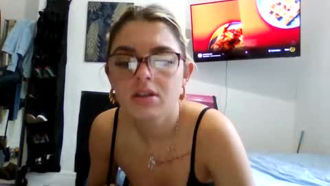 Snapshot of baby_girls2224 chatting on February 9, 2026, 9:24 am baby_girls2224 online show from February 9, 2026, 9:24 am