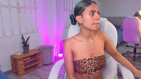 Snapshot of baby_julieta00 chatting on May 22, 2026, 12:00 pm Julieta online show from May 22, 2026, 12:00 pm