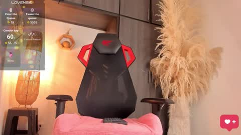 Snapshot of baby_smith chatting on November 23, 2025, 4:34 am FOLLOW ME online show from November 23, 2025, 4:34 am