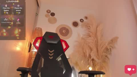 Snapshot of baby_smith chatting on December 3, 2025, 3:03 am FOLLOW ME online show from December 3, 2025, 3:03 am