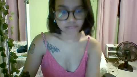 Snapshot of babybeelee chatting on December 19, 2025, 1:45 am babybeelee online show from December 19, 2025, 1:45 am