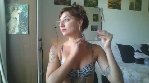 Snapshot of babydemon6 chatting on January 12, 2025, 5:33 pm babydemon6 online show from January 12, 2025, 5:33 pm