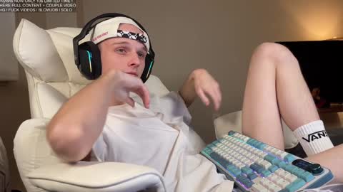 Snapshot of babyfacenorth chatting on December 24, 2024, 6:44 am Big cock boy online show from December 24, 2024, 6:44 am