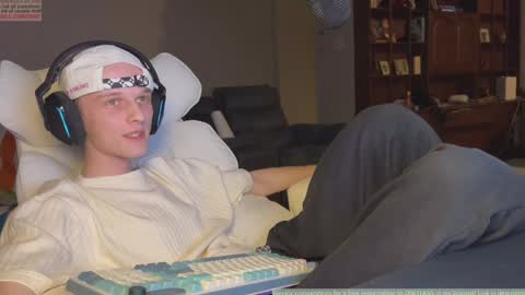 Snapshot of babyfacenorth chatting on January 11, 2025, 10:40 pm Big cock boy online show from January 11, 2025, 10:40 pm