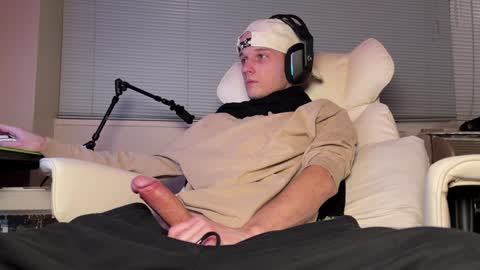 Snapshot of babyfacenorth chatting on February 2, 2025, 5:21 am Big cock boy online show from February 2, 2025, 5:21 am