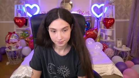 Snapshot of babyflowerr chatting on February 17, 2025, 11:09 pm Sasha online show from February 17, 2025, 11:09 pm