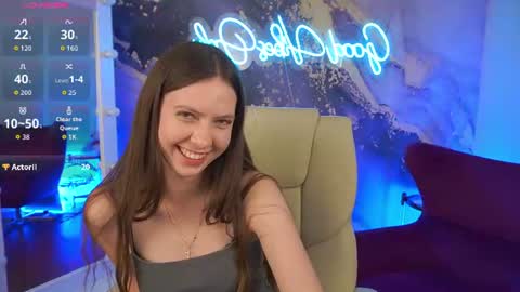 Lady Vi online show from June 23, 2026, 8:18 pm
