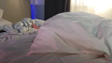 Chloe online show from October 21, 2025, 5:19 am