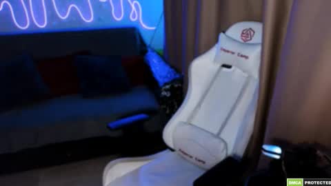 Lin online show from October 6, 2025, 5:21 pm