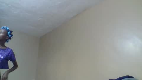 Snapshot of baddie_bunnie chatting on December 17, 2025, 5:02 am baddie_bunnie online show from December 17, 2025, 5:02 am