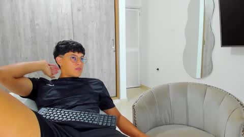 Snapshot of badgyal_ chatting on December 4, 2024, 7:17 am Beck and Rick online show from December 4, 2024, 7:17 am