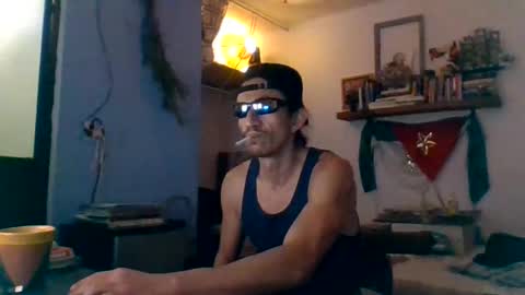 Snapshot of badhombremx chatting on December 20, 2024, 2:16 pm Mexican livin Off the Wall online show from December 20, 2024, 2:16 pm