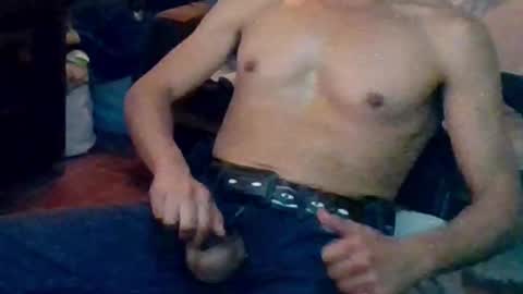 Snapshot of badhombremx chatting on February 20, 2025, 8:28 am Mexican livin Off the Wall online show from February 20, 2025, 8:28 am