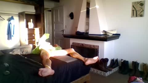 Snapshot of badhombremx chatting on March 11, 2025, 12:11 am Mexican livin Off the Wall online show from March 11, 2025, 12:11 am