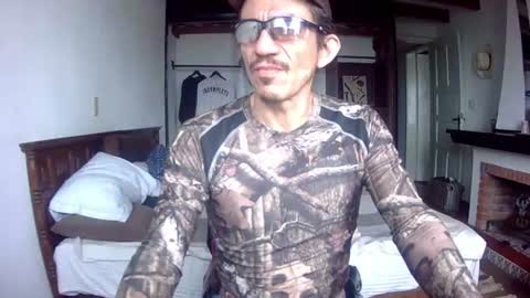 Snapshot of badhombremx chatting on June 16, 2026, 5:15 pm Mexican livin Off the Wall online show from June 16, 2026, 5:15 pm