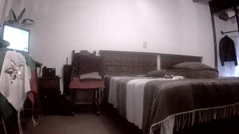 Snapshot of badhombremx chatting on June 25, 2026, 2:11 am Mexican livin Off the Wall online show from June 25, 2026, 2:11 am