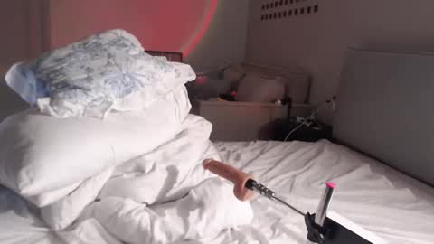 Snapshot of badsusan chatting on September 16, 2025, 3:13 pm Susie online every day except weekends lets use FACK MACHINE in pvt online show from September 16, 2025, 3:13 pm