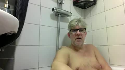 Snapshot of baggelina75 chatting on January 18, 2026, 7:39 pm baggelina75 online show from January 18, 2026, 7:39 pm