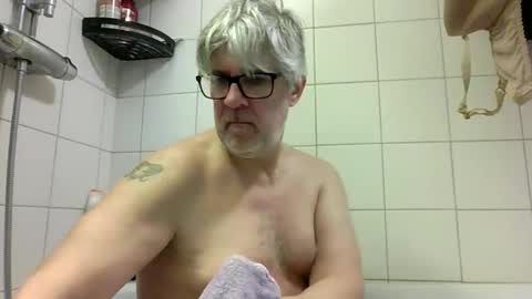 Snapshot of baggelina75 chatting on March 1, 2026, 1:57 pm baggelina75 online show from March 1, 2026, 1:57 pm