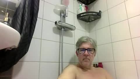 baggelina75 online show from April 6, 2026, 6:42 pm