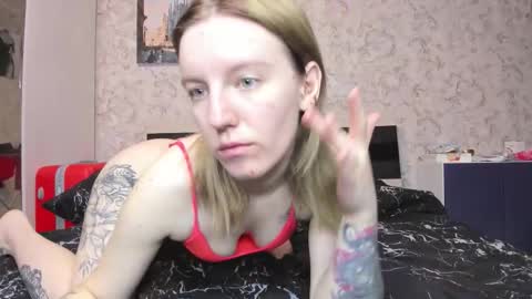 holly online show from October 19, 2025, 3:34 pm