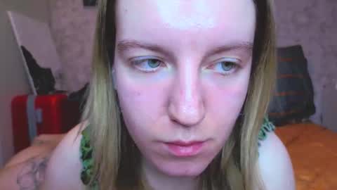 Snapshot of baiambel_mi chatting on February 3, 2026, 3:39 pm holly online show from February 3, 2026, 3:39 pm