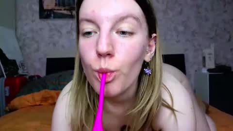 Snapshot of baiambel_mi chatting on March 1, 2026, 3:47 pm holly online show from March 1, 2026, 3:47 pm