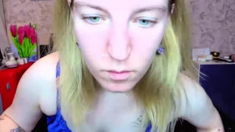 Snapshot of baiambel_mi chatting on April 6, 2026, 3:46 pm holly online show from April 6, 2026, 3:46 pm