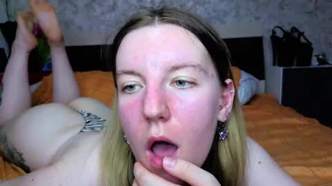 Snapshot of baiambel_mi chatting on April 21, 2026, 3:39 pm holly online show from April 21, 2026, 3:39 pm