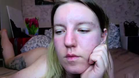 Snapshot of baiambel_mi chatting on May 3, 2026, 5:30 pm holly online show from May 3, 2026, 5:30 pm