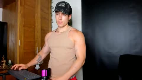 Snapshot of bain_aaron chatting on April 17, 2026, 11:08 pm bain_aaron online show from April 17, 2026, 11:08 pm