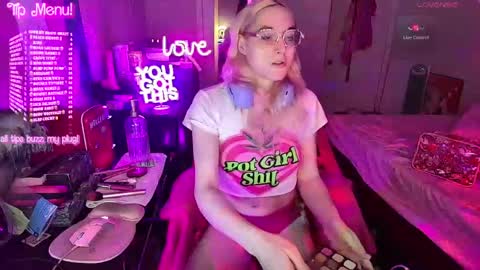 Snapshot of bambibimbosparkles chatting on May 23, 2026, 3:12 am Bambi Sparkles TS online show from May 23, 2026, 3:12 am