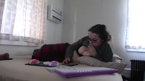 bambiboo8113 online show from December 4, 2025, 8:06 pm