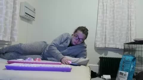 bambiboo8113 online show from December 15, 2025, 3:11 am