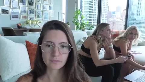 bambifarrina online show from October 22, 2025, 6:40 pm