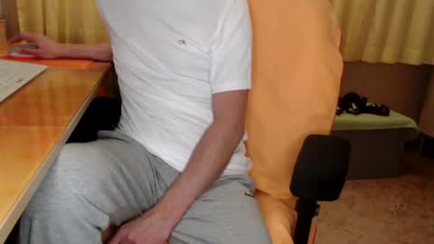 Snapshot of banschie chatting on June 16, 2026, 6:32 pm online show from June 16, 2026, 6:32 pm
