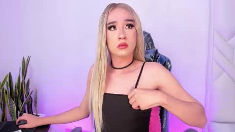          I work from home this is my room 3 online show from December 14, 2025, 8:41 am