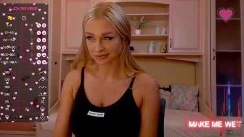 Snapshot of barbie_kiss1 chatting on December 5, 2024, 1:25 am barbie online show from December 5, 2024, 1:25 am