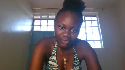 Snapshot of barbie_queen2 chatting on June 7, 2026, 12:31 pm queen online show from June 7, 2026, 12:31 pm