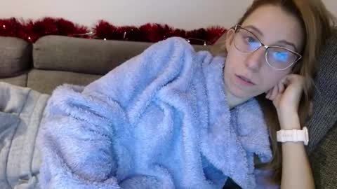 Snapshot of barelylegalblondy chatting on January 5, 2026, 5:49 pm Lena online show from January 5, 2026, 5:49 pm