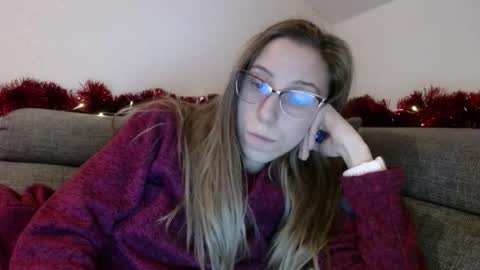Snapshot of barelylegalblondy chatting on January 10, 2026, 5:37 pm Lena online show from January 10, 2026, 5:37 pm