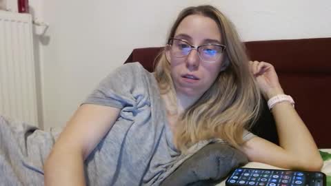 Snapshot of barelylegalblondy chatting on February 14, 2026, 5:21 pm Lena online show from February 14, 2026, 5:21 pm