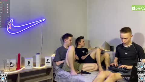 Snapshot of barney_kevin chatting on March 7, 2025, 8:55 pm Fansly Barney and Kevin T online show from March 7, 2025, 8:55 pm