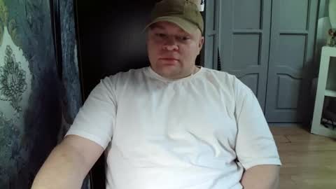 Snapshot of basi_look chatting on February 19, 2025, 7:06 am basi_look online show from February 19, 2025, 7:06 am